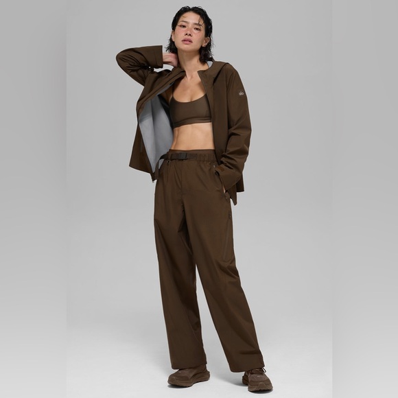 ALO Yoga Alpha Shell Jacket - Picture 5 of 12